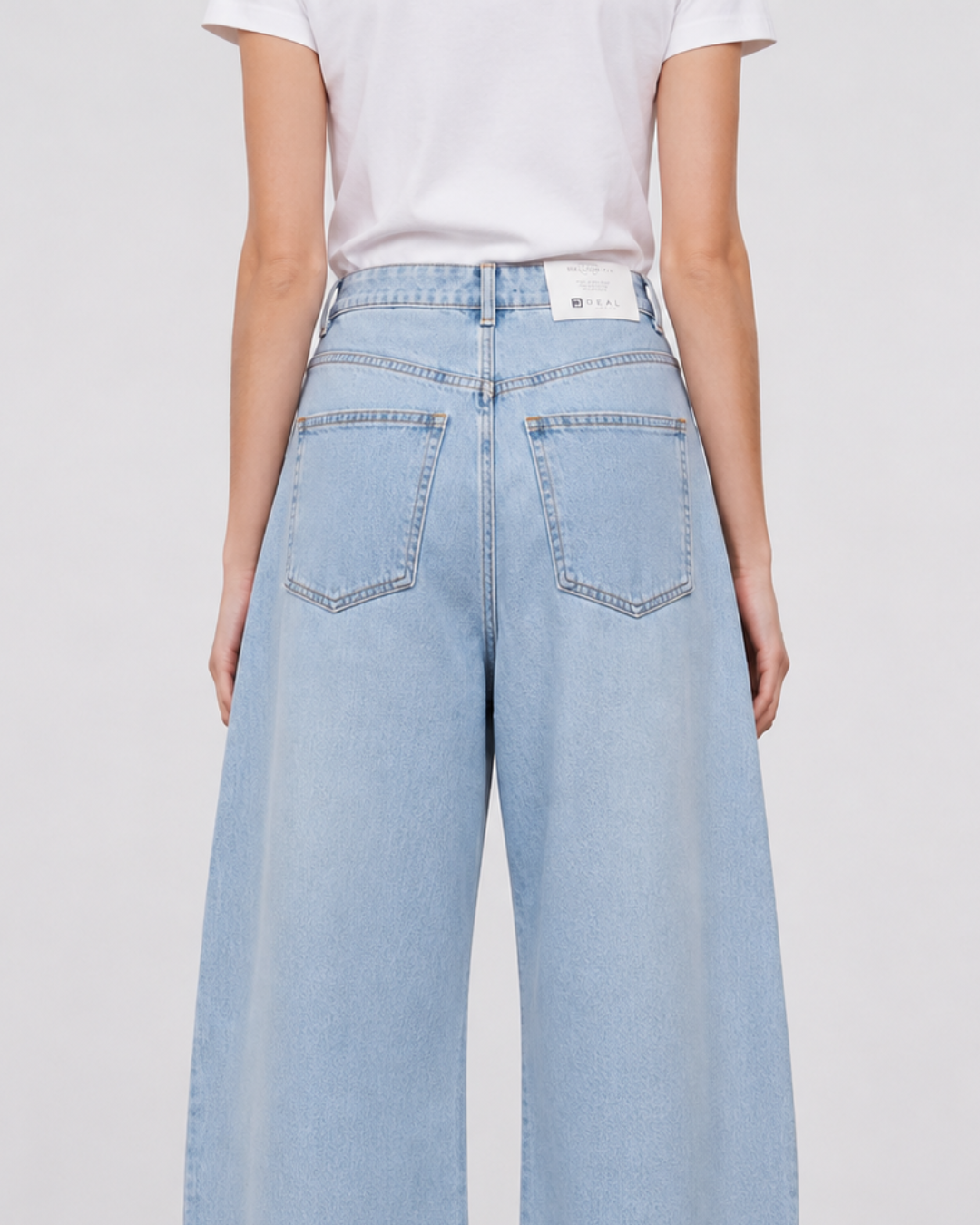 Balloon Fit Leg Jeans
