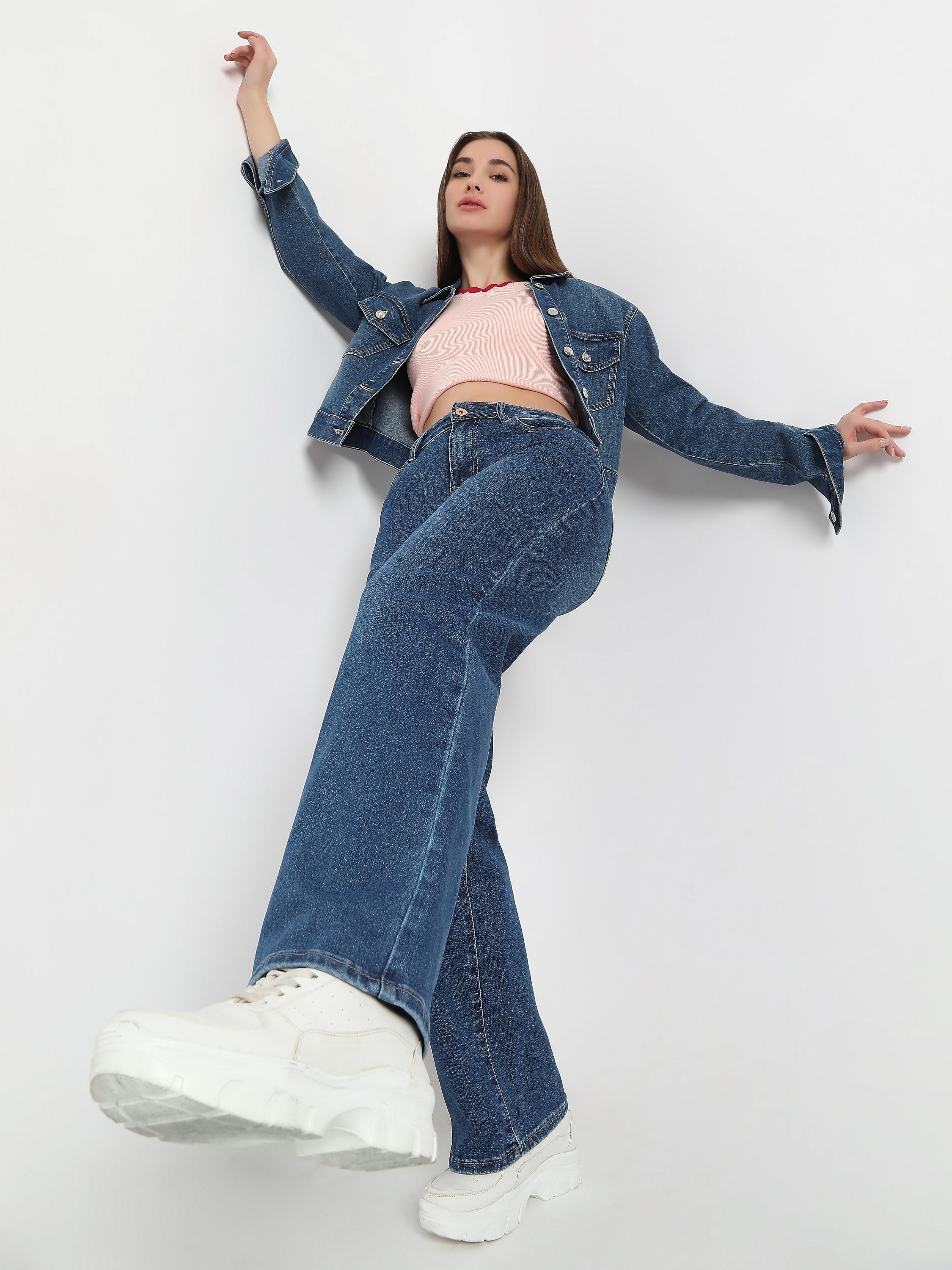 Straight-Leg High-Rise Jeans