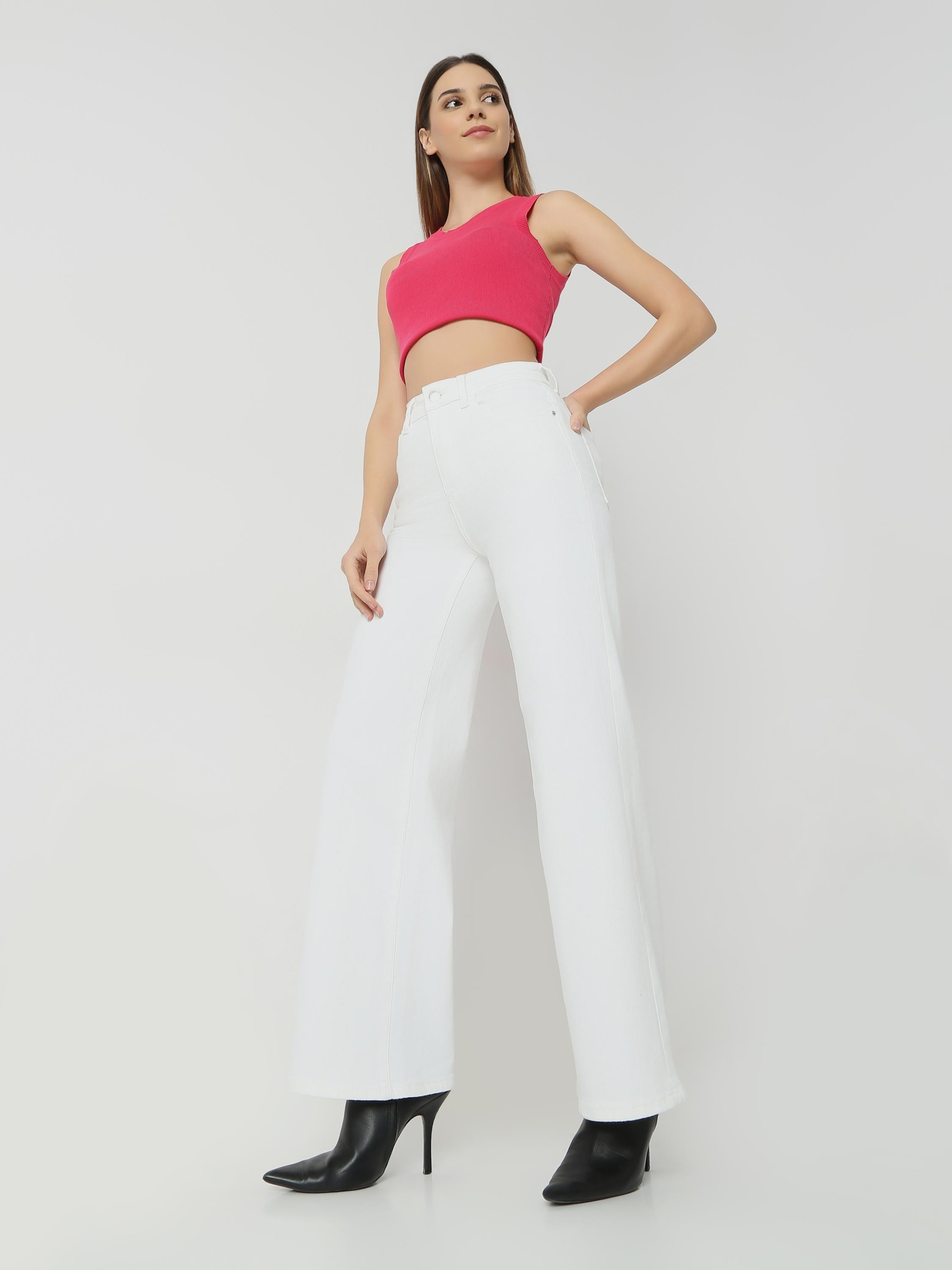 Contemporary Wide-Leg Jeans with Structured Fit