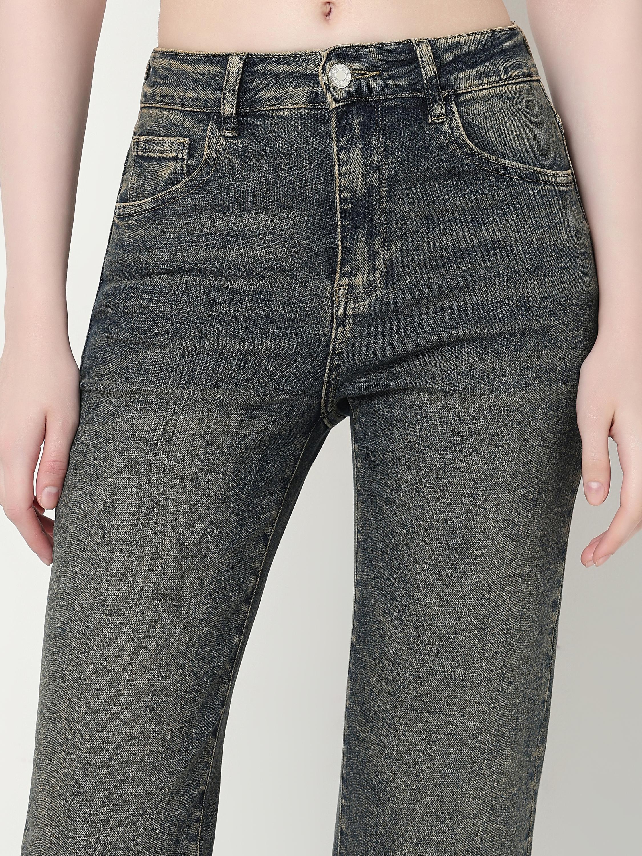 The Vintage Edit – Straight Crop Jeans with Raw Hem