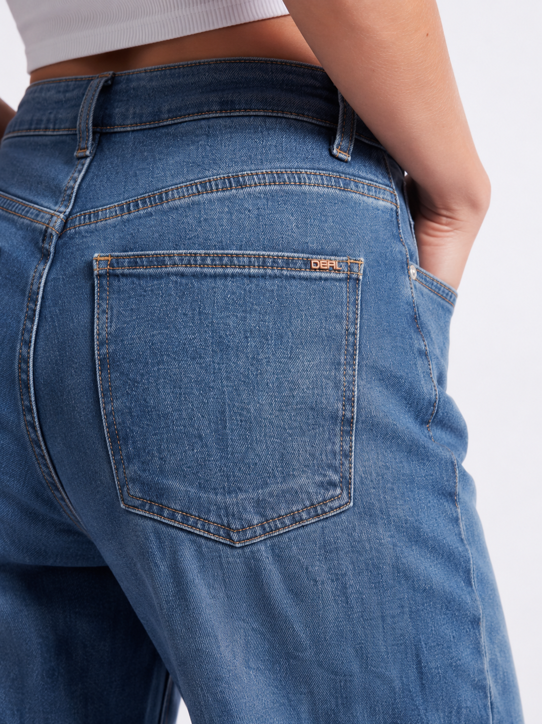 Barrel Leg Jeans