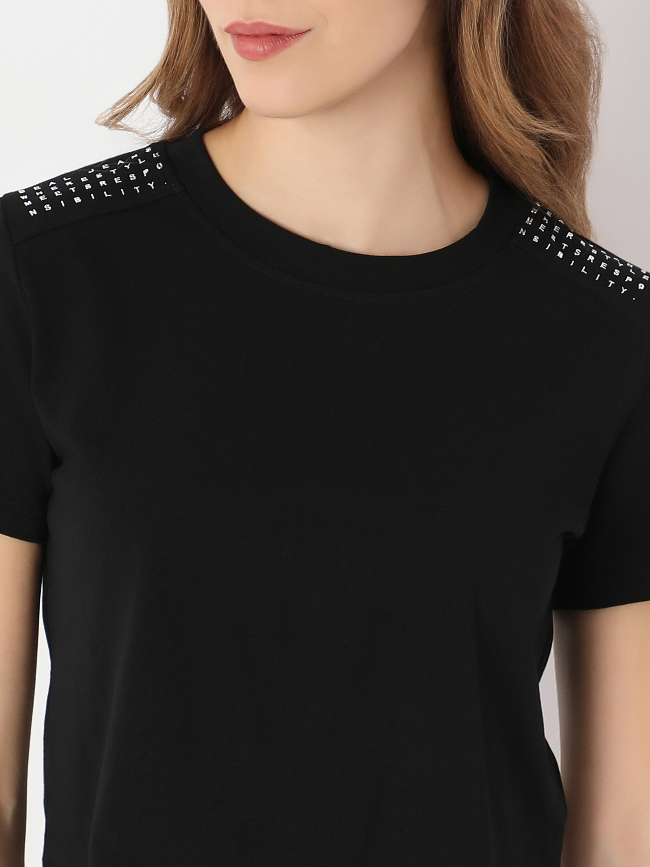 Minimal Stud Shoulder Crop Top