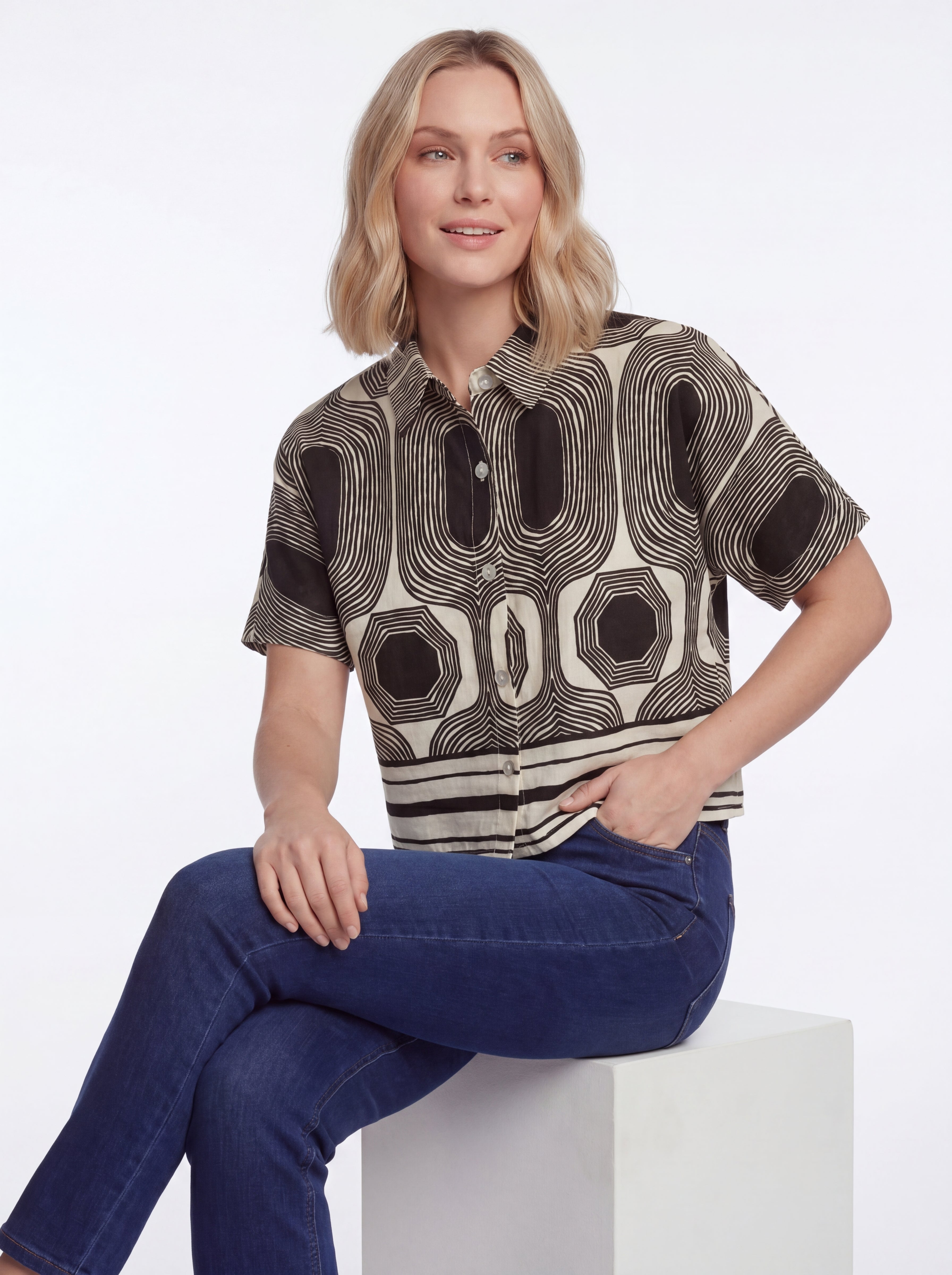 Abstract Print Short Sleeve Knit Pullover Top